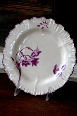 Rare Circa 1770 Wedgwood Creamware Service Dish – Botanical “Husk” Design for Empress Catherine II of Russia